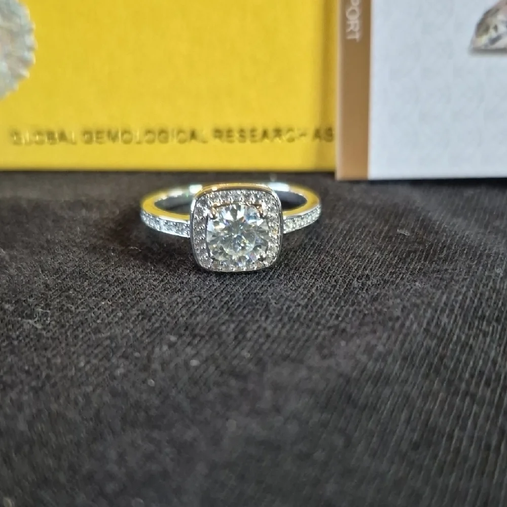 Stunning Moissanite Silver Ring with Sparkling Stone #15 - Picture 1 of 5